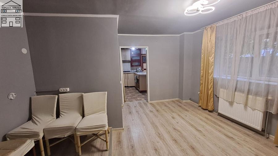 Casă individuală cu 6 camere cu Teren 580 Mp în Central