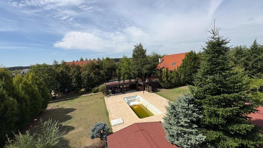 Duplex cu 10 camere cu Piscina în Corbeanca