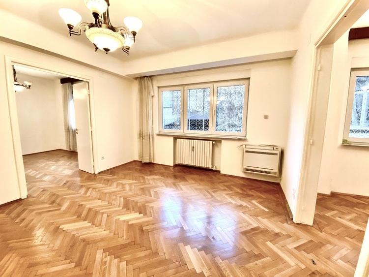 Apartament cu 3 camere semidecomandat, mobilat în Universitate