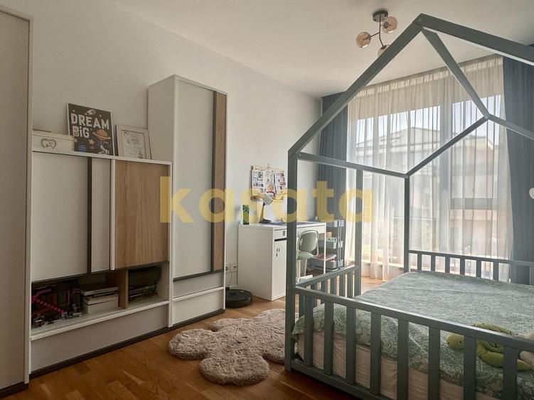 Duplex cu 6 camere cu Canalizare în Nord
