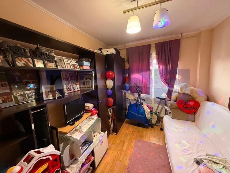 Apartament cu 4 camere semidecomandat, mobilat în Tineretului
