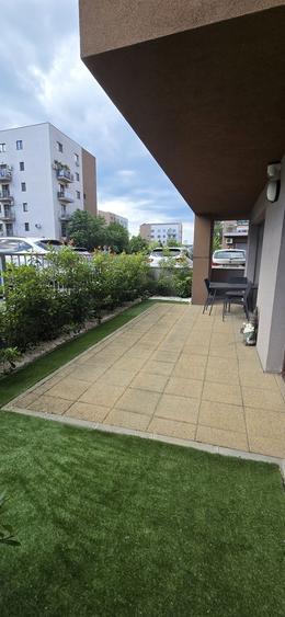 Apartament cu 3 camere decomandat, mobilat în Est