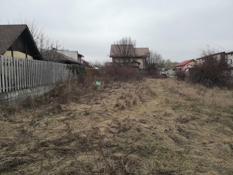 Teren Construcții intravilan de 358 mp, în Est