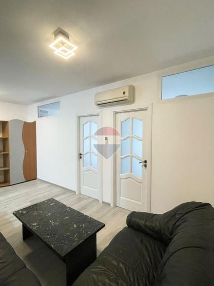 Apartament cu 2 camere semidecomandat, mobilat în UTA