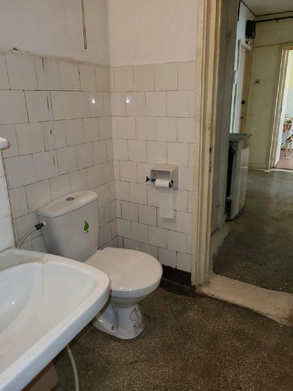 Apartament cu 3 camere semidecomandat în Republicii