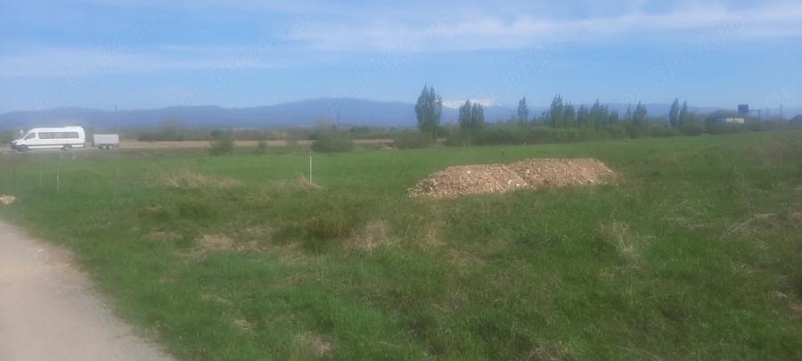 Teren de 4400 mp, în Central