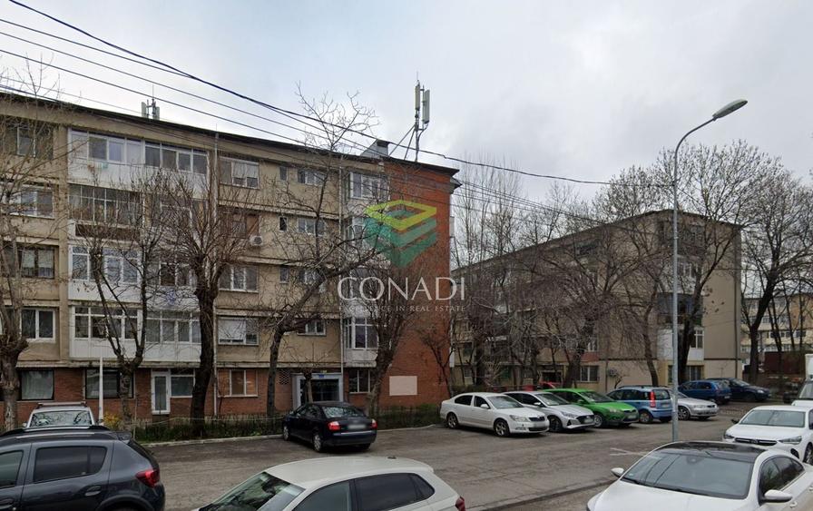 Apartament cu 3 camere semidecomandat, mobilat în Calea București