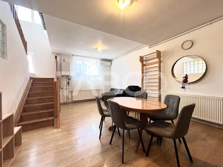 Apartament cu 3 camere semidecomandat, mobilat în Central