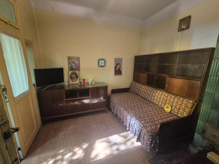 Casă individuală cu 6 camere cu Canalizare în Rahova