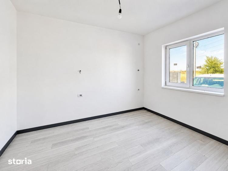 Casă cu 3 camere cu Teren 300 Mp în Dumbrăvița