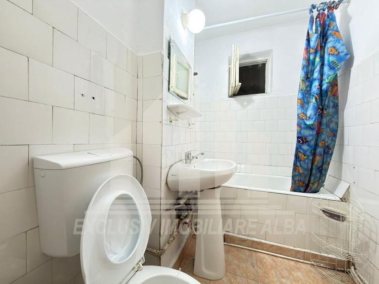 Apartament cu 3 camere decomandat, mobilat în Cetate
