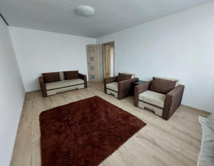 Apartament cu 4 camere decomandat în 1 Decembrie 1918