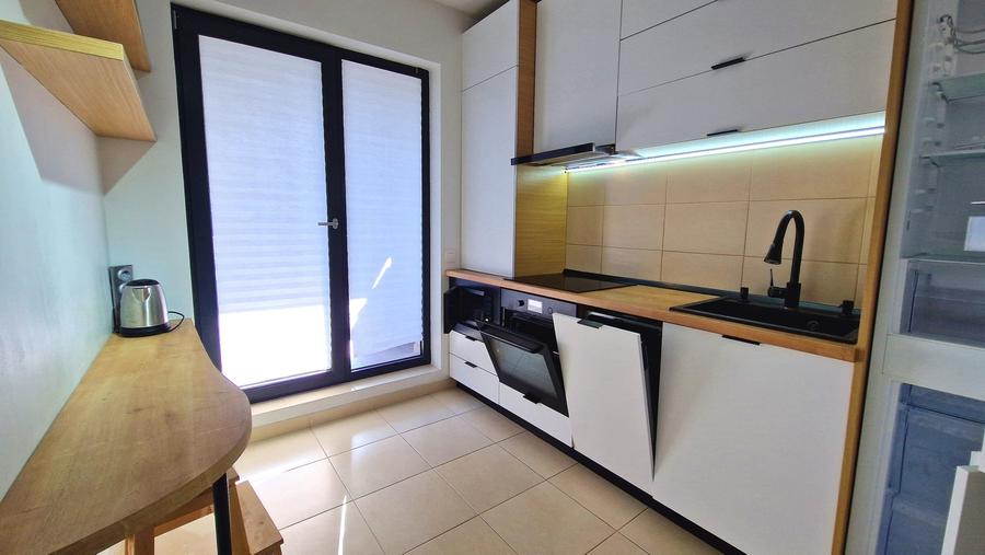 Apartament cu 3 camere decomandat, mobilat în Băneasa