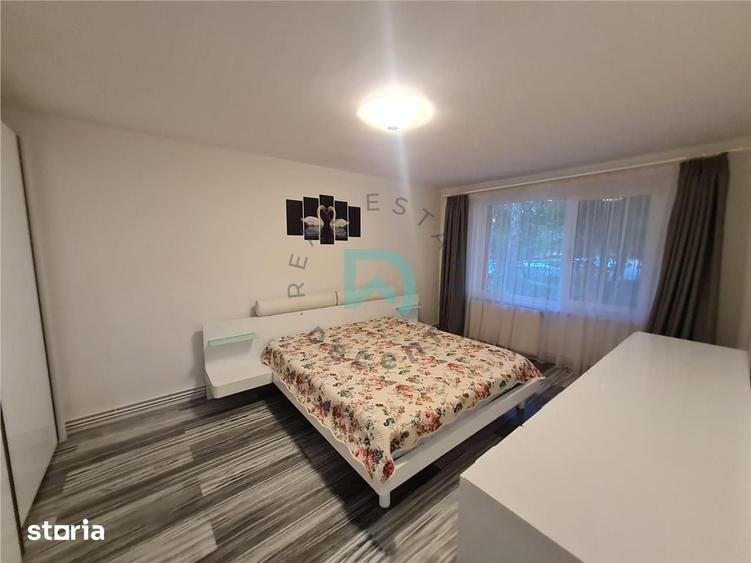 Apartament cu 3 camere semidecomandat în Triaj