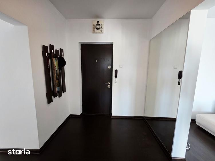 Apartament cu 3 camere decomandat în Tei