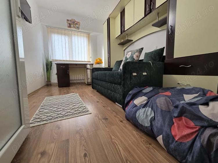 Apartament cu 4 camere decomandat în E3