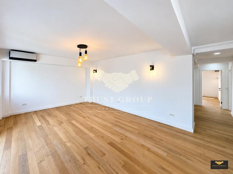 Apartament cu 3 camere decomandat în Polonă