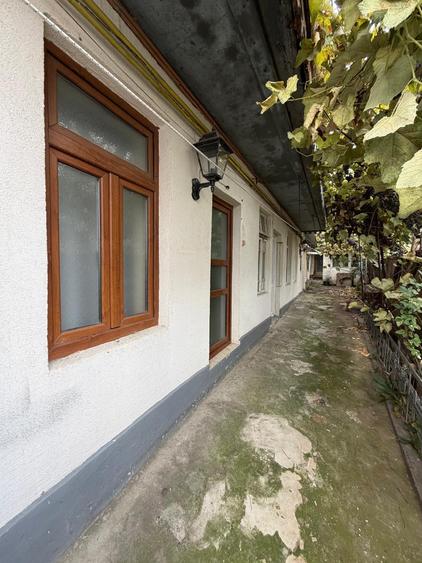 Casă individuală cu 3 camere cu Canalizare în Piața Centrală