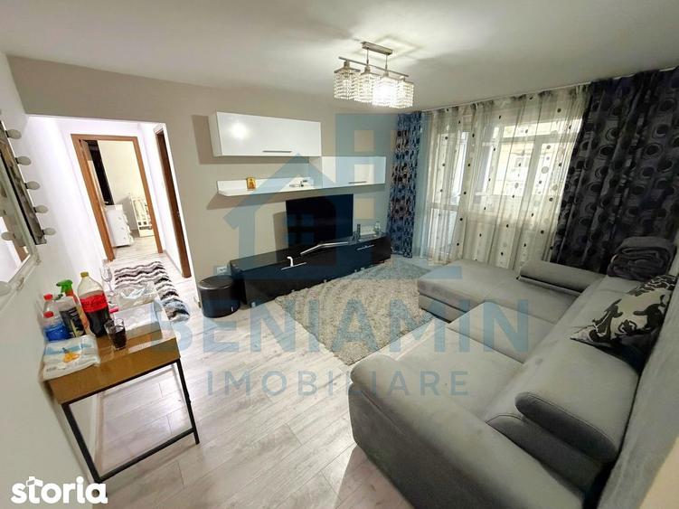 Apartament cu 3 camere semidecomandat în Craiovița Nouă