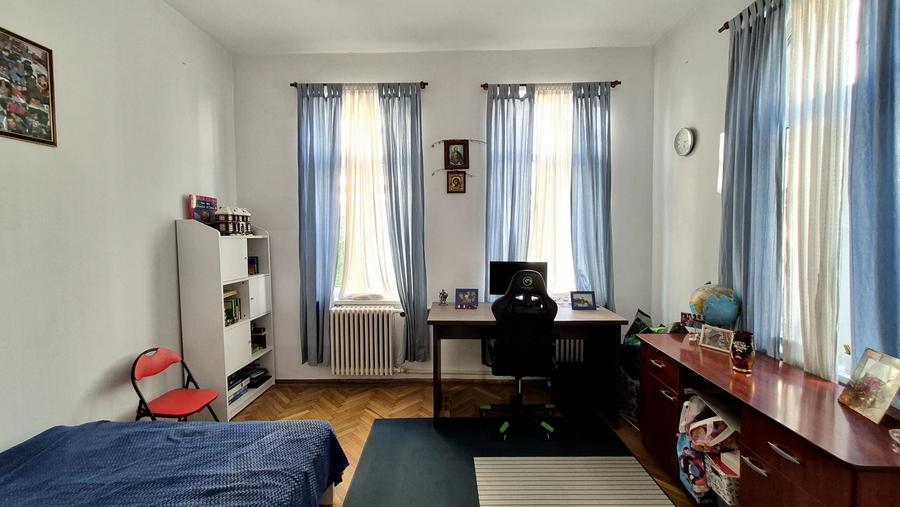 Casă individuală cu 8 camere cu Canalizare în Armeneasca