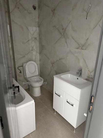 Apartament cu 3 camere decomandat în Metalurgiei