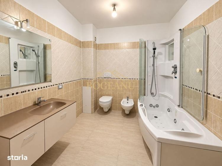 Apartament cu 3 camere semidecomandat în Neptun