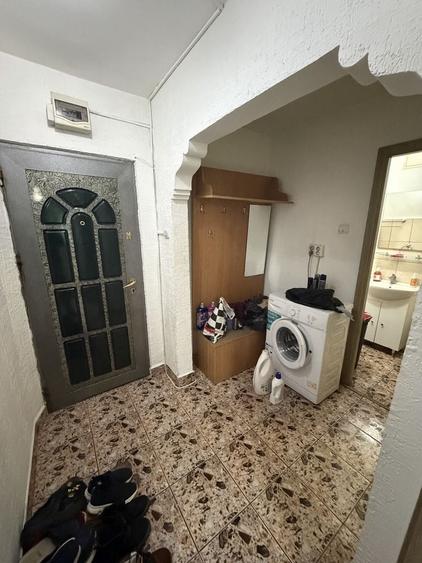 Apartament cu 3 camere semidecomandat în Micro 40