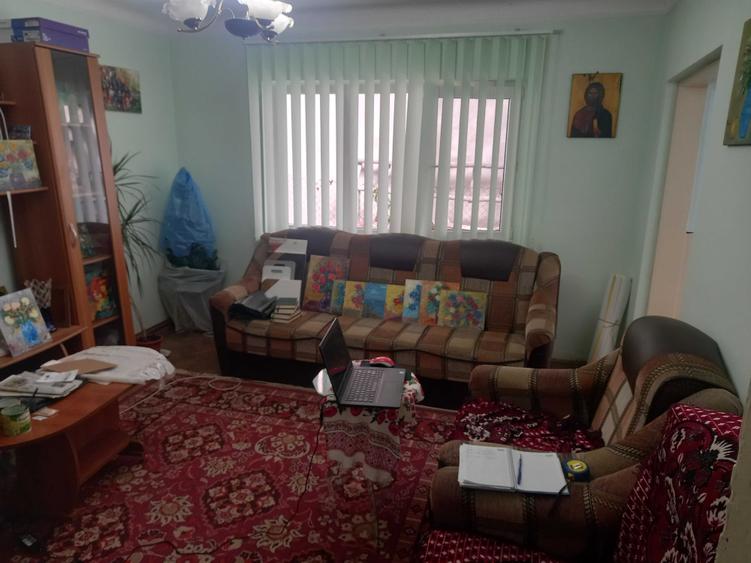 Casă cu 4 camere în Bănești