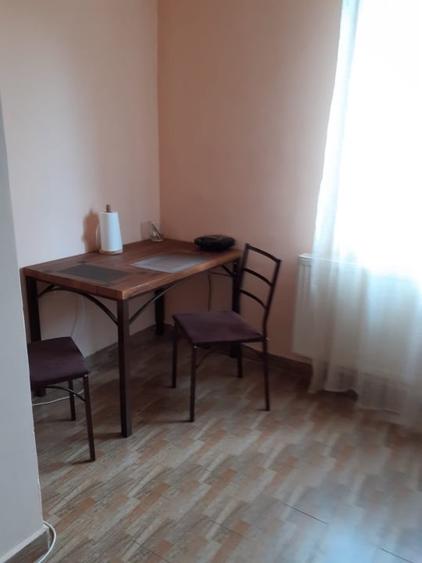 Apartament cu 4 camere decomandat în Berceni