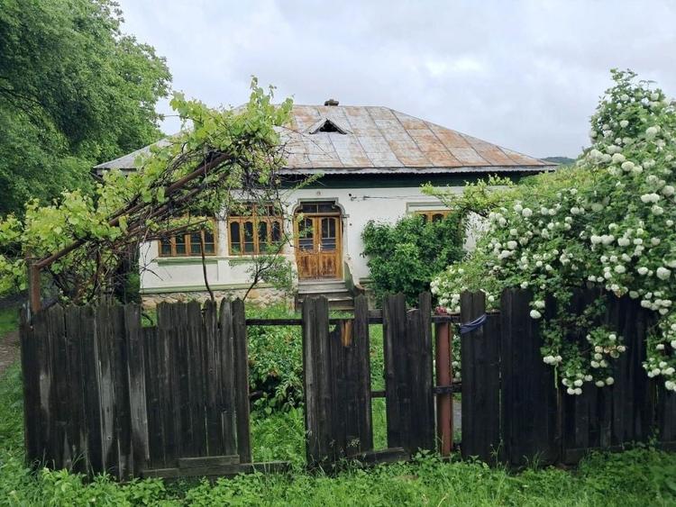 Casă individuală cu 3 camere cu Canalizare în Polovragi
