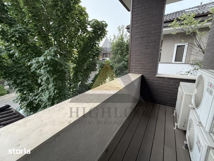 Casă cu 10 camere cu Teren 755 Mp în Nord