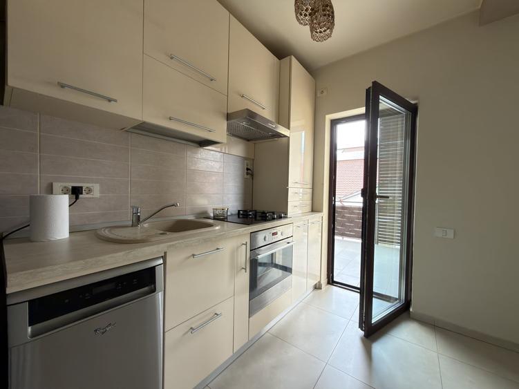 Apartament cu 3 camere decomandat, mobilat în Dumbrăvița