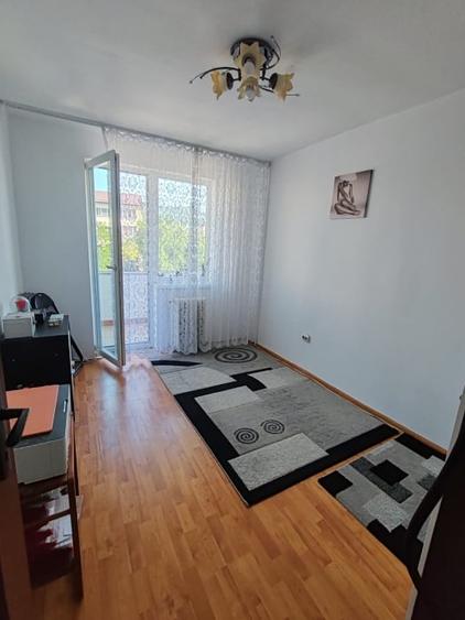 Apartament cu 4 camere decomandat, mobilat în Gării