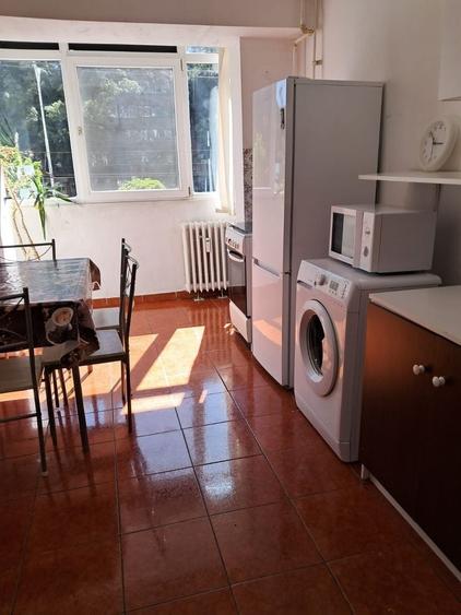 Apartament cu 3 camere decomandat, mobilat în Gorjului
