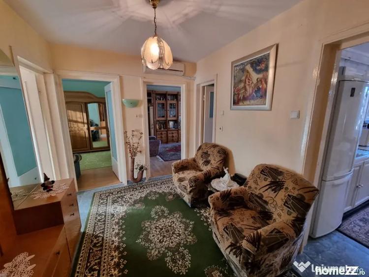 Apartament cu 3 camere decomandat în 9 Mai