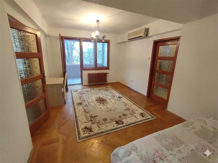 Apartament cu 2 camere semidecomandat în Romană