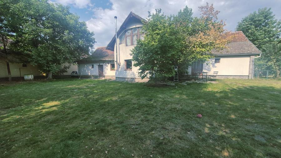 Casă cu 4 camere decomandat în Bod