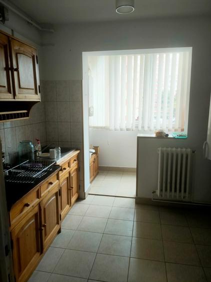 Apartament cu 3 camere decomandat în Dâmbu Pietros