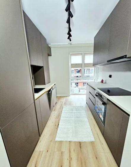 Apartament cu 3 camere semidecomandat, mobilat în Florești