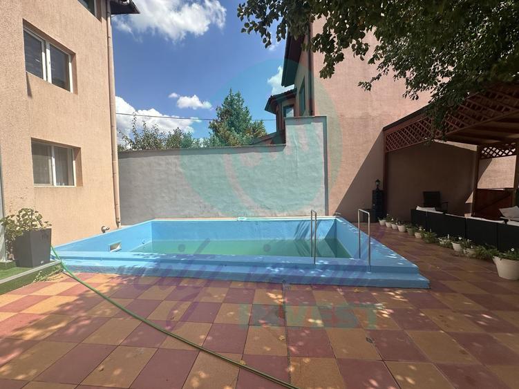 Casă individuală cu 11 camere cu Canalizare în Dristor