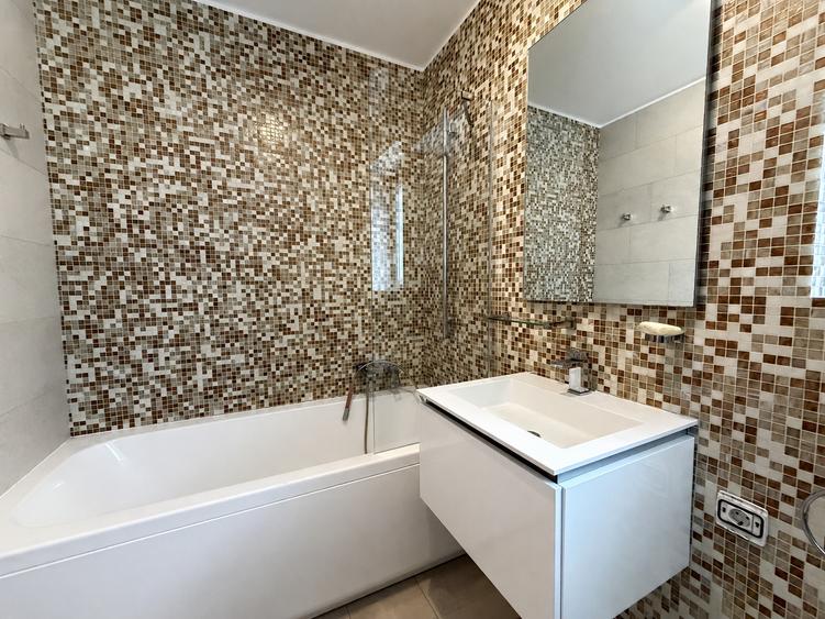 Apartament cu 4 camere decomandat în Aviatorilor