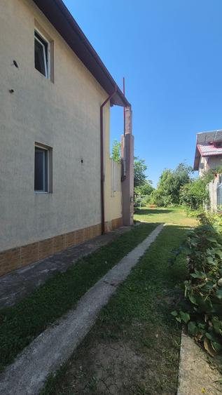 Casă individuală cu 10 camere cu Teren 1000 Mp în Rahova