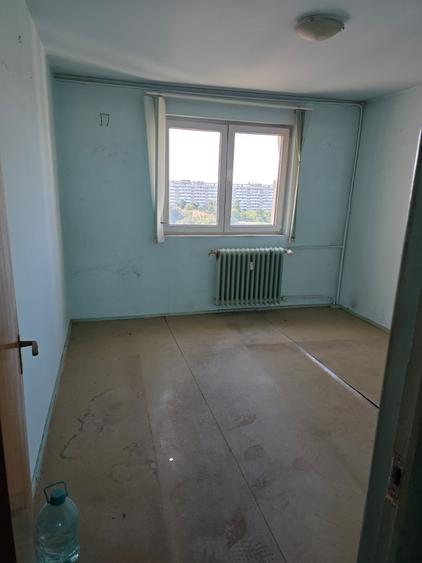 Apartament cu 3 camere semidecomandat în Câmpia Libertății