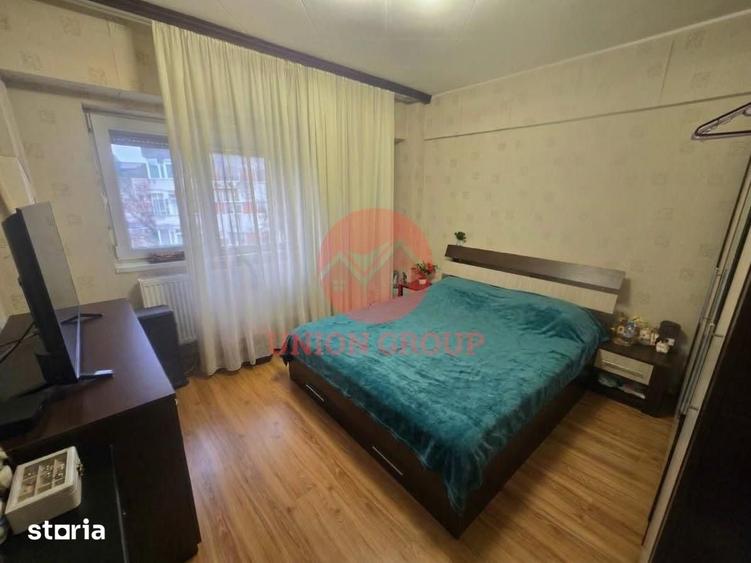 Apartament cu 3 camere semidecomandat în Inel II