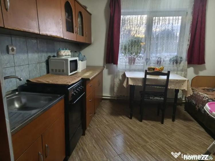 Casă cu 5 camere cu Teren 1000 Mp în Grămești