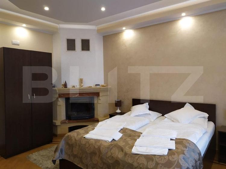 Casă individuală cu 12 camere cu Teren 690 Mp în Cetate