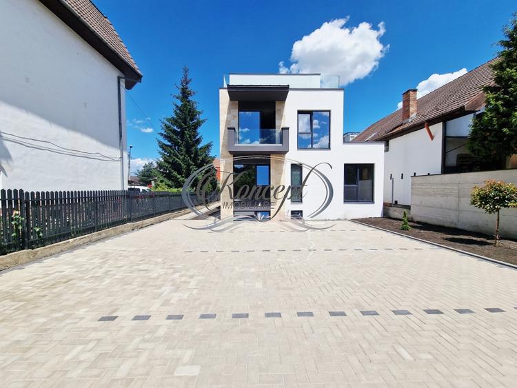 Apartament cu 4 camere semidecomandat în Andrei Mureșanu