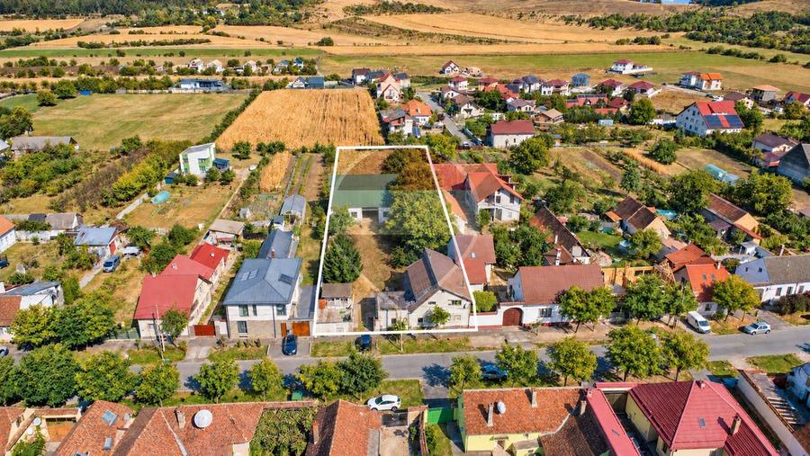 Casă individuală cu 6 camere cu Teren 3115 Mp în Sânpetru