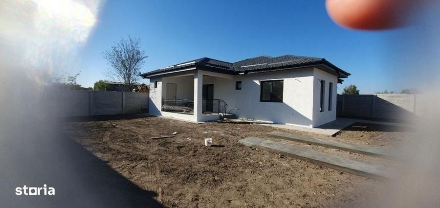 Casă cu 3 camere cu Teren 400 Mp în Cernele