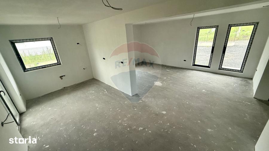 Casă cu 6 camere cu Teren 892 Mp în Baia Sprie